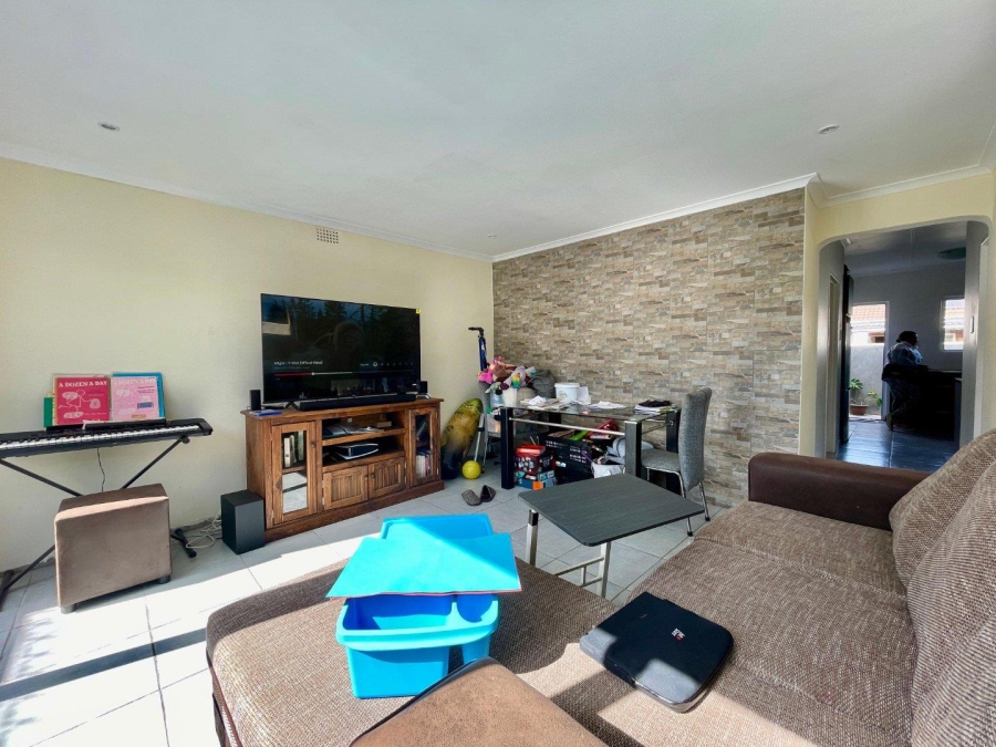 2 Bedroom Property for Sale in Pelican Park Western Cape